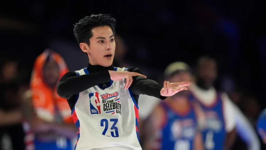 jogo das estrelas da nba - ator chinês Dylan Wang